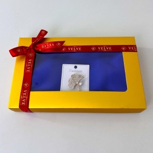 Pachet Silky pentru femei, cu esarfa eleganta si brosa, in cutie cadou, Albastru royal - Img 4