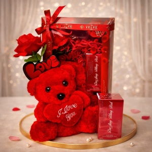 Pachet Special Valentine "I Love You", ursulet plus Ily, apa de parfum 30 ml si trandafir decorativ, in cutie cu fereastra