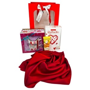 Set „Cea mai buna sora din lume”, esarfa eleganta, cana personalizata, praline Raffaello si crema de maini Eveline