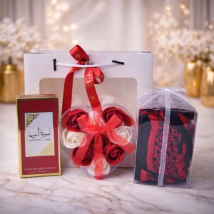 Set Arabian Love, cu parfum Ameerat Al Arab 50ml, inima cu trandafiri de sapun si esarfa satinata, Rosu