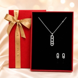 Set bijuterii Elvira, colier cu pandantiv geometric si cercei cu cristale transparente, in cutie cadou, Argintiu
