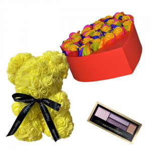 Set Cadou, Aranjament floral cutie inima rosie cu trandafiri multicolor de sapun, Ursulet floral Galben 25cm si Paleta fard - Img 2