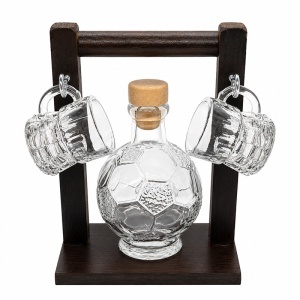 Set cadou barbati, cu sticla in forma de minge de fotbal 200 ml, 2 pahare si suport din lemn - Img 2