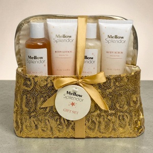 Set cadou spa pentru femei Mellow Splendor cu gel de dus, body lotion, sare de baie, body scrub si borseta cosmetica - Img 4