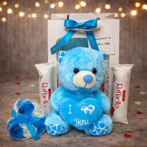 Set cadou Special Valentine, cu ursulet de plus, trandafiri din sapun in cutie eleganta si praline Raffaello 80gr, Baby Blue
