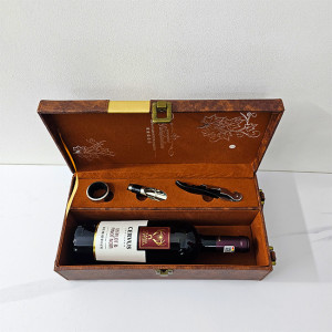 Set, caseta eleganta din piele ecologica pentru o sticla, cu maner, vin Merlot&Pinot Noir si 3 accesorii pentru vin - Img 6