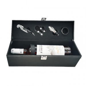 Set, caseta eleganta din piele ecologica pentru o sticla, cu maner, vin Domeniul Zoresti si 4 accesorii pentru vin