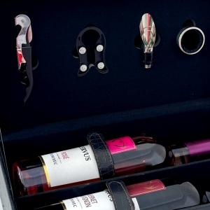 Set caseta eleganta LUX Wine pentru doua sticle, cu maner, doua sticle de vin Cervus 750 ml si set 4 accesorii pentru vin, Negru - Img 5