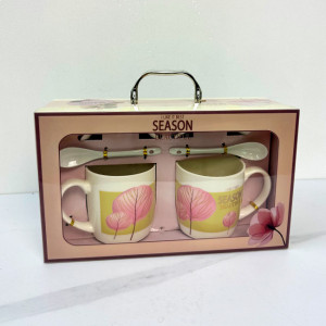 Set elegant ceramic, Beast Season, cu doua cani imprimate floral, 300ml, doua lingurite ceramice si farfurii asortate, in cutie eleganta, Lila