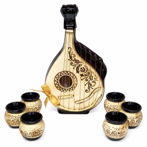 Set minibar traditional cu plosca din ceramica in forma de instrument muzical si 6 pahare de 30 ml, 35 cm