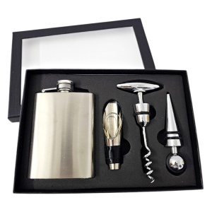 Set pentru barbati cu plosca inox si accesorii pentru bauturi, in cutie eleganta