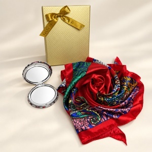 Set pentru femei Satin Glow cu esarfa satinata 50x50 cm si oglinda compacta, in cutie eleganta, rosu multicolor - Img 3
