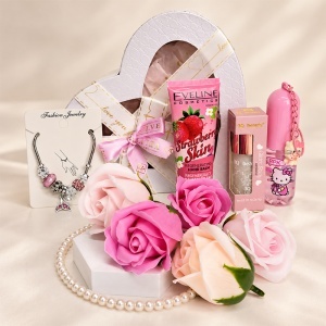 Set pentru fete Rasfat in Roz, cu spray Hello Kitty, bratara, colier si produse cosmetice, in cutie inima cu trandafiri decorativi