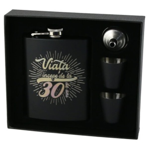 Set plosca "Viata incepe de la 30 de ani", palnie si doua pahare, Negru