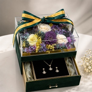 Set premium de lux cu 11 trandafiri criogenati, set bijuterii cu zirconiu, in cutie patrata de catifea verde cu sertar si plexiglas - Img 6