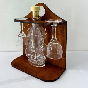 Set premium "Pentru cel mai bun Tata”, minibar rustic din lemn cu sticla in forma de vioara, doua pahare pe suport si vin rosu personalizat - Img 6