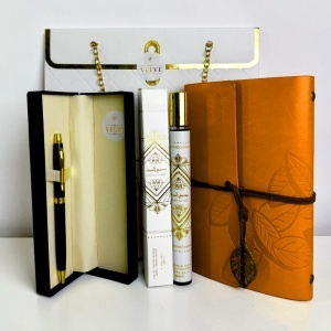 Set premium Prestige White unisex, cu jurnal, pix si parfum Badee Al Oud 35 ml, in cutie eleganta tip geanta - Img 3