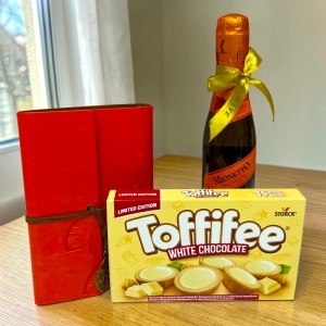 Set Sunflower Delight, cos floral, jurnal elegant, prosecco Mionetto si Toffifee - Img 4