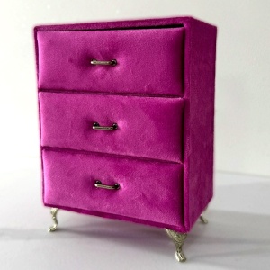 Suport bijuterii sub forma de mobilier, Dulap cu 3 sertare, Fucsia, 20x15cm