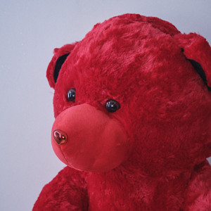 Ursulet de plus Big Heart, cu inima in nuante de negru si rosu, înălțime 63 cm, Rosu/Negru