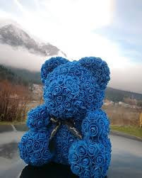 Ursulet floral albastru din Trandafiri 40 cm, decorat manual, cutie cadou