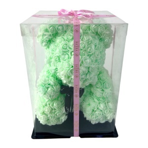 Ursulet floral din trandafiri spuma verde menta, 40 cm, in cutie transparenta eleganta