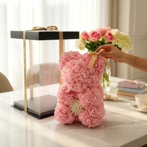 Ursulet floral roz din trandafiri din spuma cu inimioara din perle 25 cm, decorat manual, in cutie cadou - Img 2