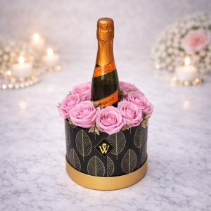 Velve Golden Pink Gift, Aranjament floral in cutie rotunda trandafiri de sapun si Prosecco