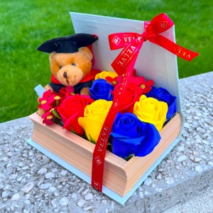Aranjament Absolvire si Incheiere An Scolar cu flori de sapun, in cutie tip carte, Ursulet plus si Toca Festiva, Tricolor - Img 2