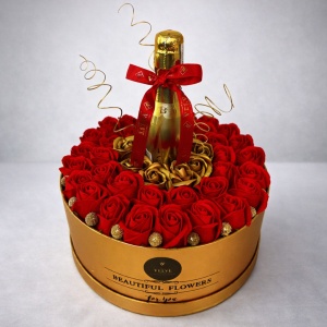 Aranjament de lux Eternal Love cu 43 trandafiri de sapun, perle aurii si Prosecco Bottega Gold, in cutie rotunda premium - Img 2