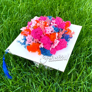 Aranjament floral Ceremony, tip toca, cu licheni stabilizati si flori criogenate, Roz/Alb