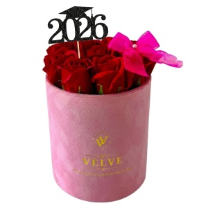 Aranjament floral absolvire 2026 VLV, cu 9 trandafiri de sapun, in cutie roz de catifea, Rosu