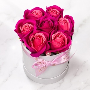 Aranjament floral Glamour Double Color cu 7 trandafiri de sapun bicolor, in cutie rotunda, 16x11 cm, Fucsia-Roz - Img 6