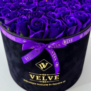 Aranjament Floral Majestic Purple, cu trandafiri din sapun, in cutie neagra de catifea, cu mesaj "Happy Birthday" - Img 2
