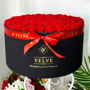 Aranjament floral megagigant cu 151 trandafiri de sapun rosii, in cutie premium cu panglica si felicitare personalizata, diametru 50 cm - Img 5