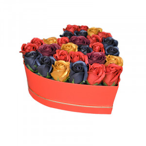 Aranjament floral Miracle Blossom cutie inima cu 29 trandafiri sapun