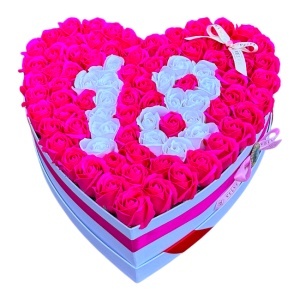 Aranjament floral personalizat cu cifrele 18, in cutie in forma de inima, cu 85 trandafiri din sapun, Roz-Alb - Img 1