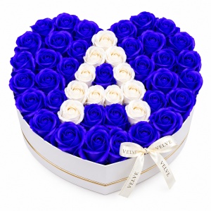 Aranjament floral personalizat cu litera, cutie inima alba cu 49 trandafiri de sapun, Albastru-Alb