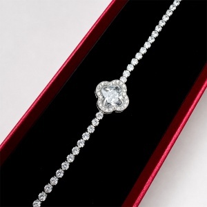 Bratara eleganta tip Tennis cu pandantiv trifoi si cristale zirconia, in cutie cadou, Argintiu - Img 6