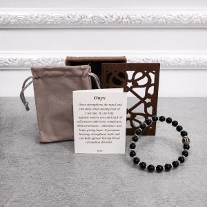 Bratara terapeutica din piatra semipretioasa Onix negru, pentru protectie si eliberare stres, cu saculet catifea si cutie din lemn sculptat - Img 3