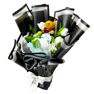 Aranjament floral pentru absolvire, in cutie patrata cu trandafiri, flori de mac si plate artificiale, Alb
