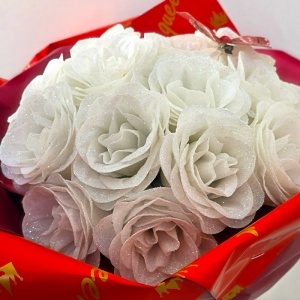Buchet Glitter White Roses cu 21 trandafiri albi decorativi premium, 37 cm - Img 2