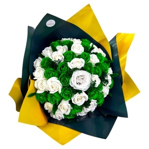 Buchet Green Harmony, cu 51 trandafiri de sapun, lagurus criogenat si brum, Verde-Alb