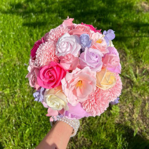 Buchet Mireasa din trandafiri, anemone, dalii de sapun, multicolor