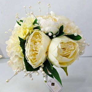 Buchet mireasa elegant Ivory Bloom cu bujori si hortensii artificiale, alb ivoire cu perle