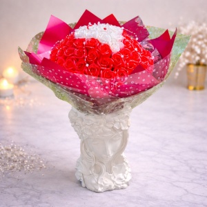 Buchet Royal Red cu 101 trandafiri de sapun si accesorii decorative, 40 cm - Img 2