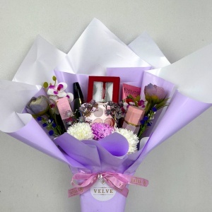 Buchet Special Beauty, cu flori de sapun si artizanale, cutiuta cu 3 bratari si produse cosmetice - Img 6
