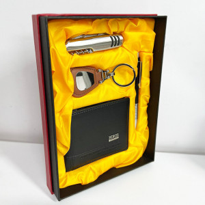 Caseta VIP, accesorii pentru barbati, portofel , briceag, breloc si pix