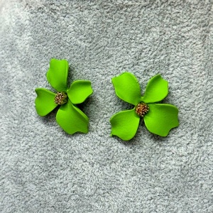 Cercei A Little Magic, cu design floral si prindere cu tija, Verde deschis 2