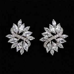 Cercei eleganti cu cristale zirconiu in forma de frunze si linie curbata, in cutie cadou, Argintiu - Img 4